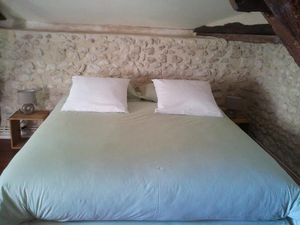 Chambres D'Hotes La Grange Au Bois Champagne-et-Fontaine Room photo