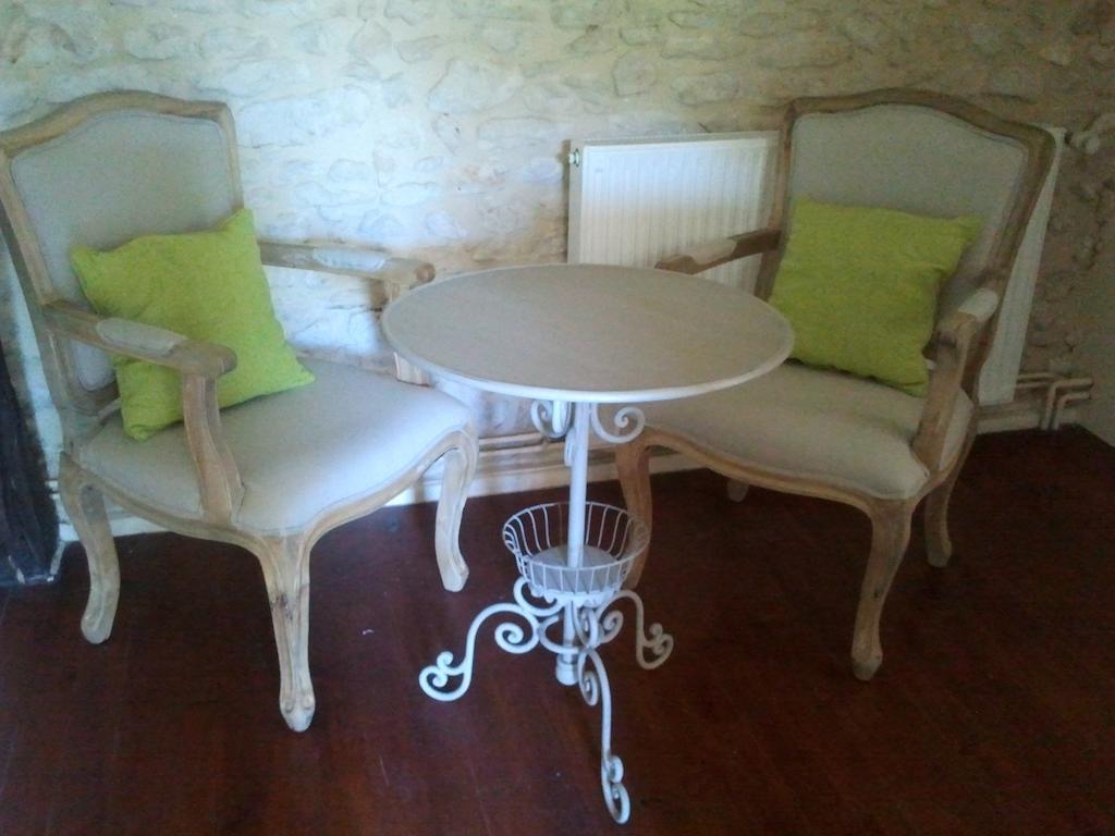 Chambres D'Hotes La Grange Au Bois Champagne-et-Fontaine Room photo