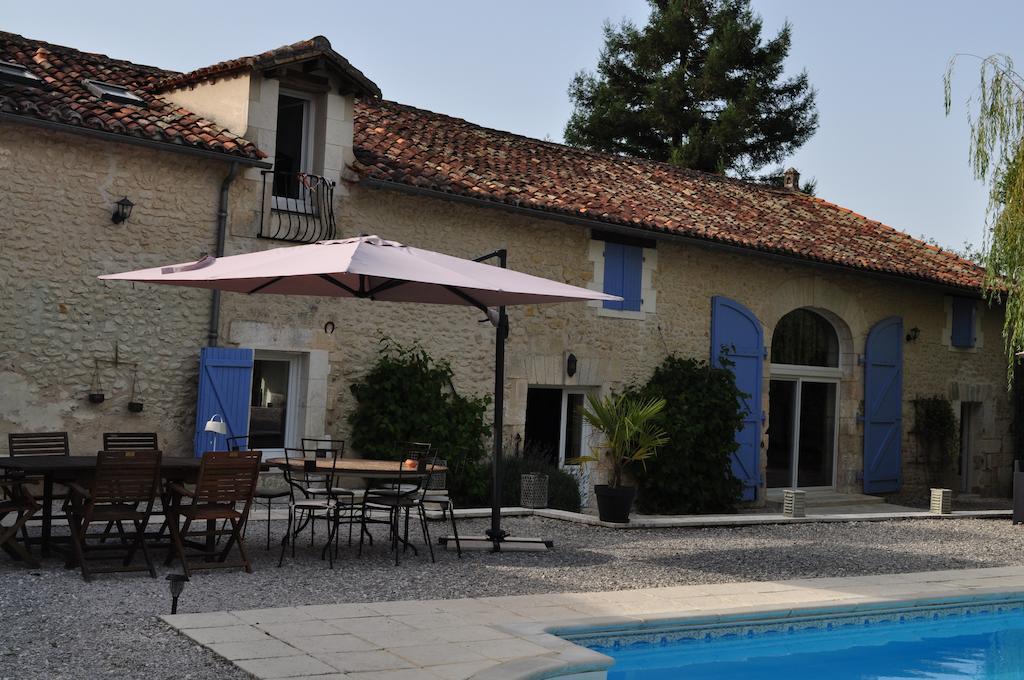 Chambres D'Hotes La Grange Au Bois Champagne-et-Fontaine Exterior photo